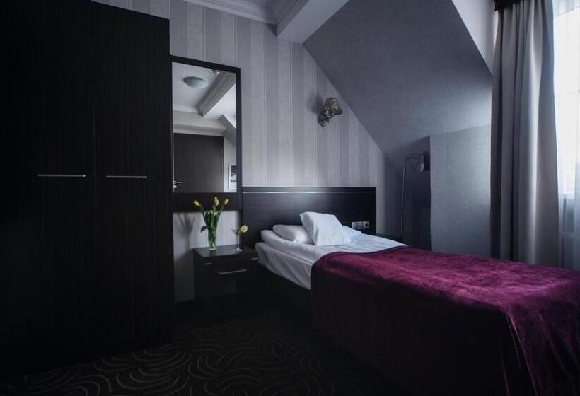 标准单人间, Racibor