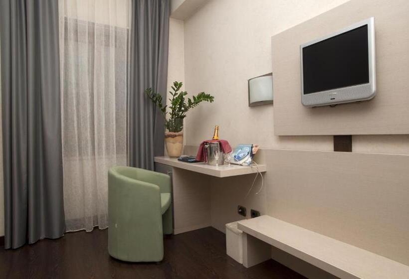 غرفة قياسية, Valentino