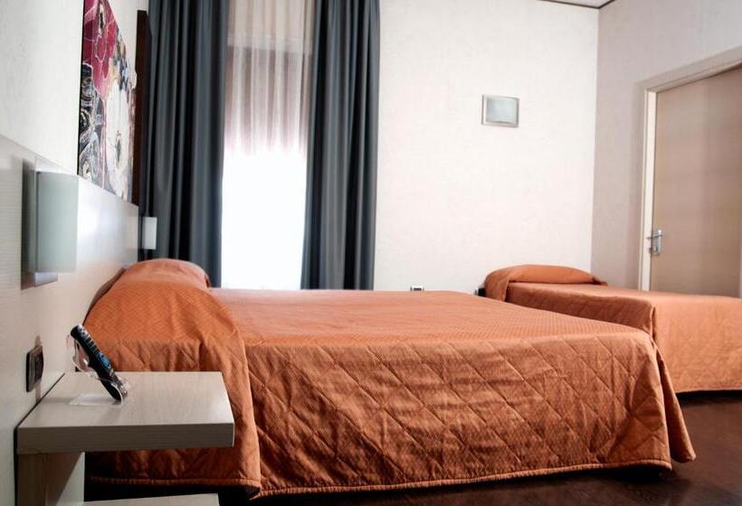 غرفة قياسية ثلاثية, Valentino