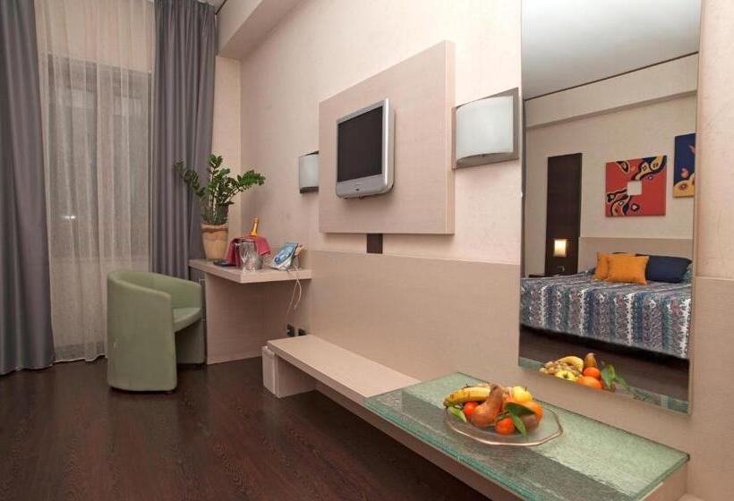 شقة من غرفة نوم واحدة متصلة, Valentino