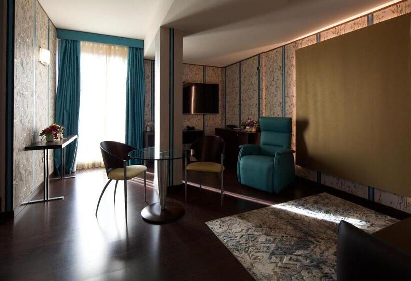 جناح سرير كينج, Valentino