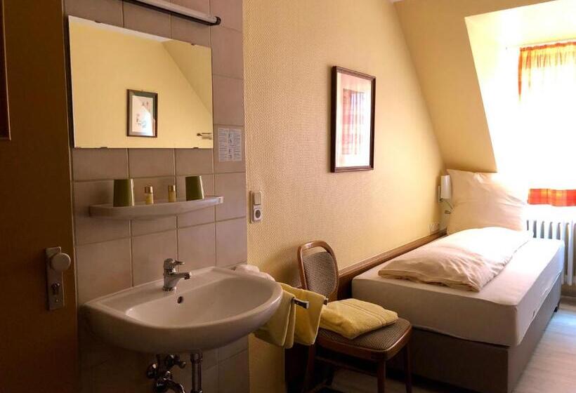 标准单人间, Zum Winzermännle