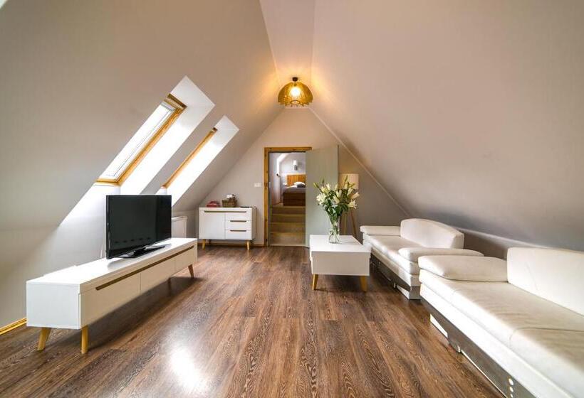 סטודיו דלוקס, Jelenia Struga Medical Spa