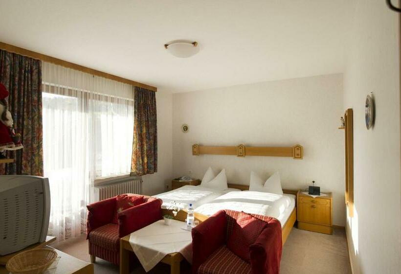 Номер Стандарт с Балконом, Dorf Gut Hotel Zur Warte