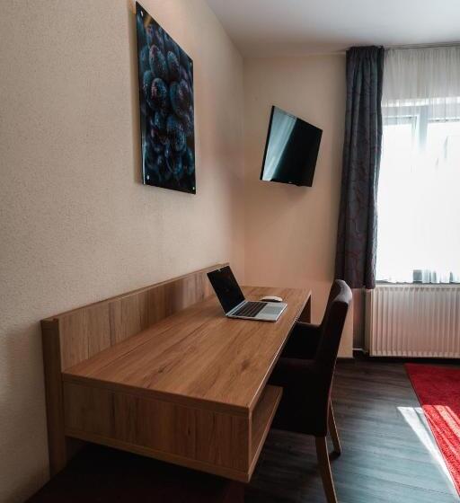 스탠다드 룸, Landhotel Und Weingasthof Schwarzer Adler