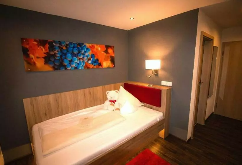 اتاق استاندارد یک نفره, Landhotel Und Weingasthof Schwarzer Adler