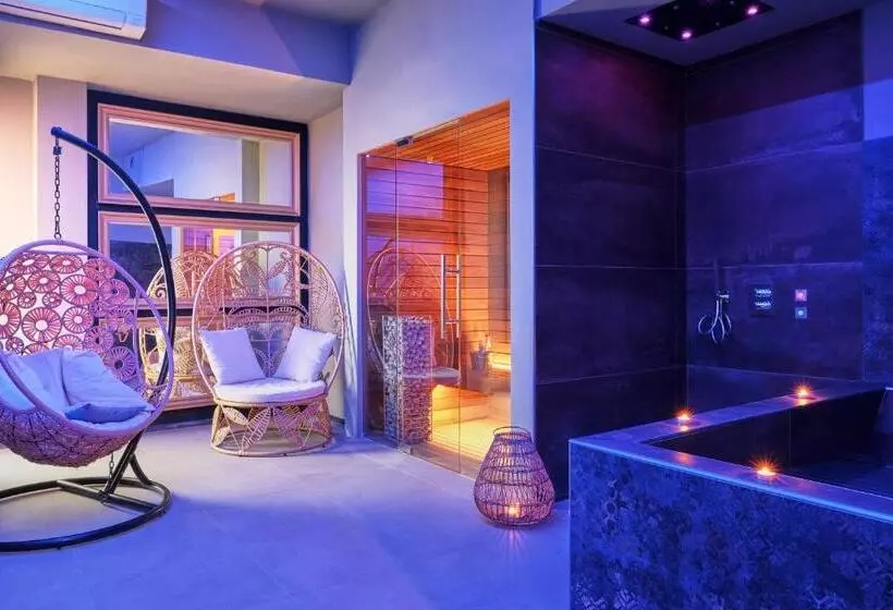 سوئیت جونیور با ماساژ آبی, Villa Giada Resort