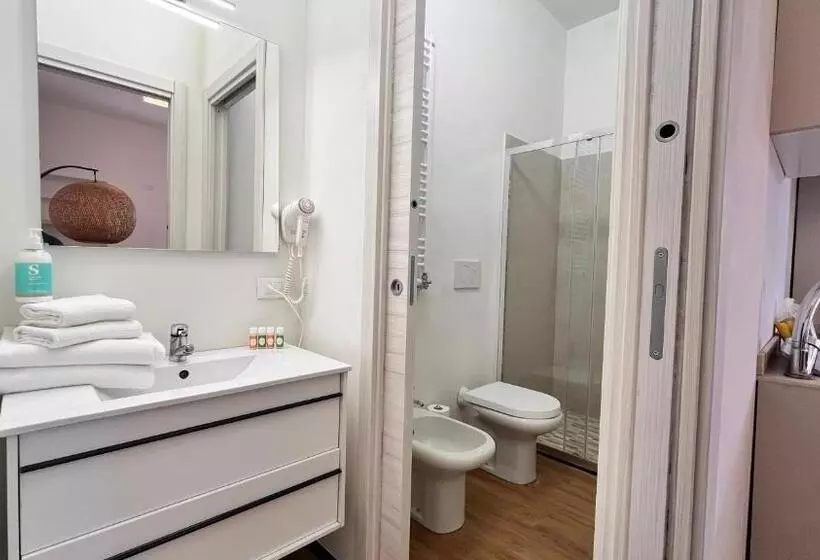 سوئیت جونیور با ماساژ آبی, Villa Giada Resort