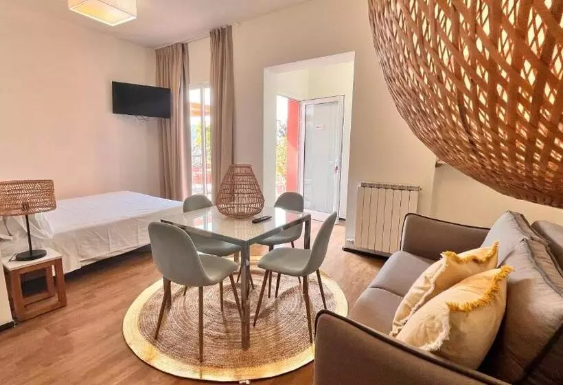 سوئیت جونیور با ماساژ آبی, Villa Giada Resort
