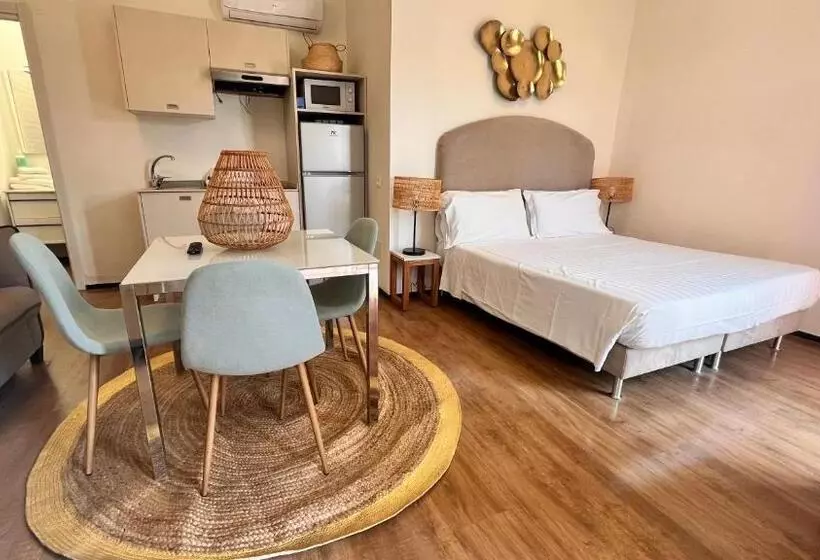 سوئیت جونیور با ماساژ آبی, Villa Giada Resort