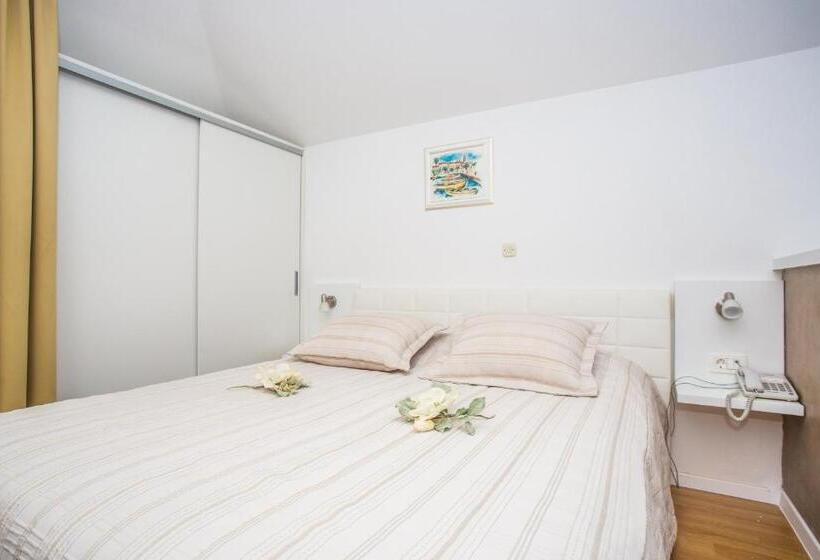 带海景的标准工作室, Villa Mario