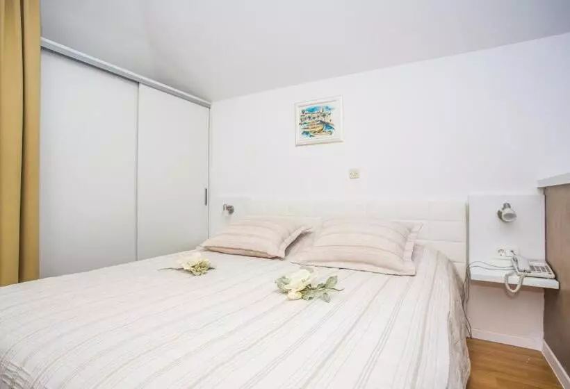 Estudi Estàndard Vista Mar, Villa Mario