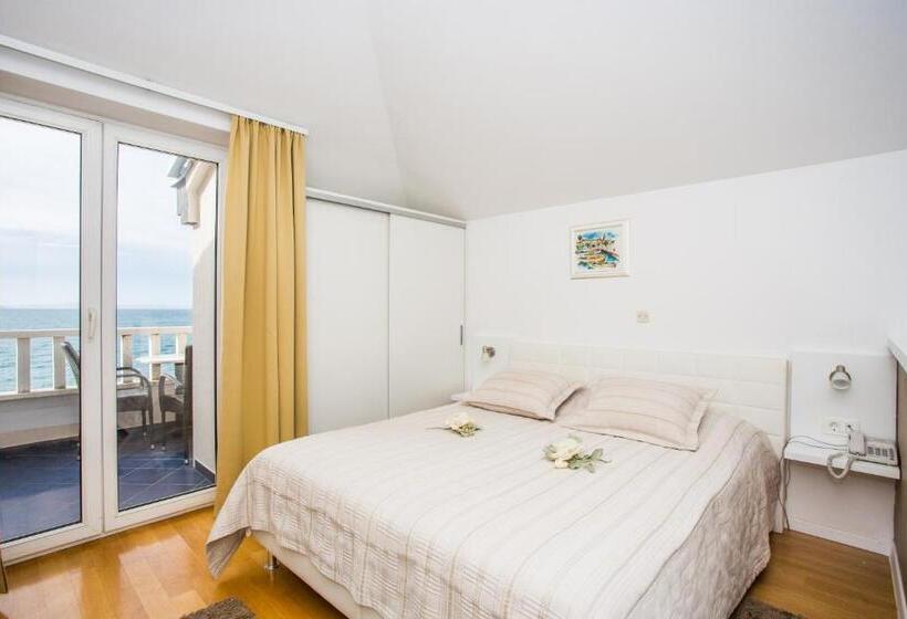 带海景的标准工作室, Villa Mario