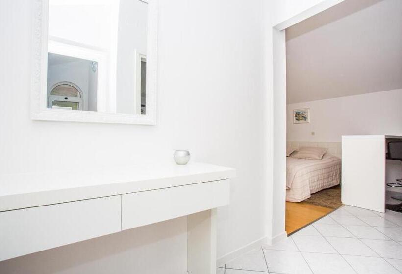 带海景的标准工作室, Villa Mario