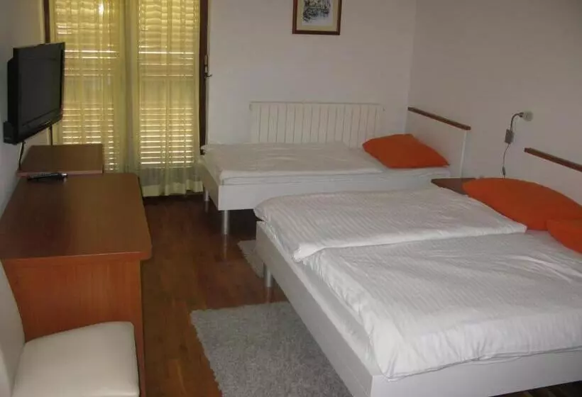 Habitació Triple Comfort, Villa Mario