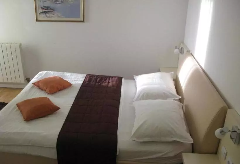 Habitació Triple Comfort, Villa Mario