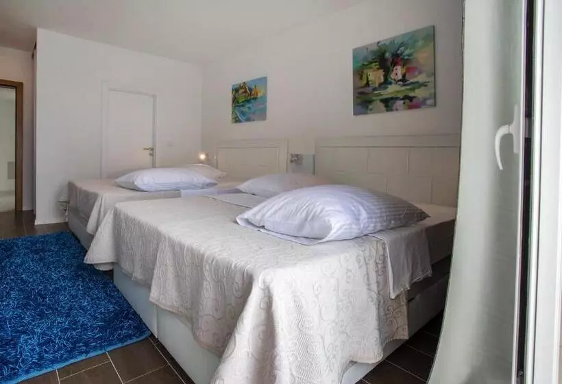 Habitació Quàdruple Deluxe, Villa Mario