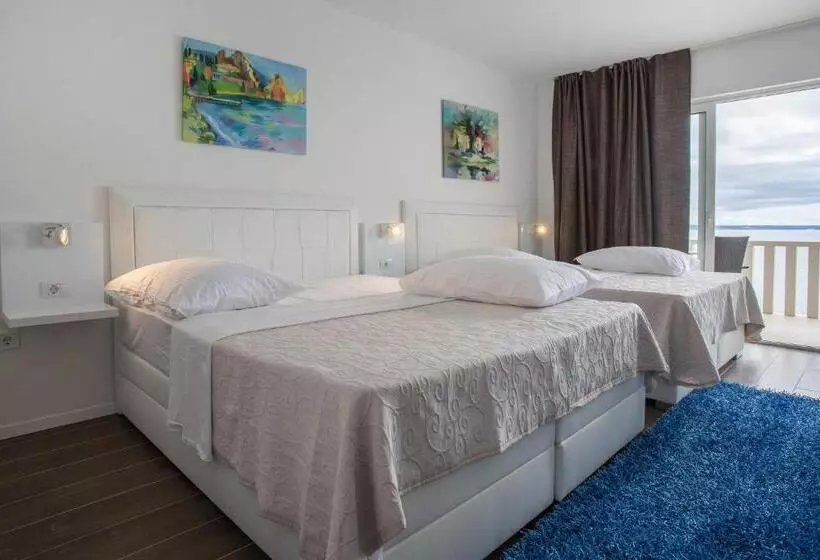 Habitació Quàdruple Deluxe, Villa Mario