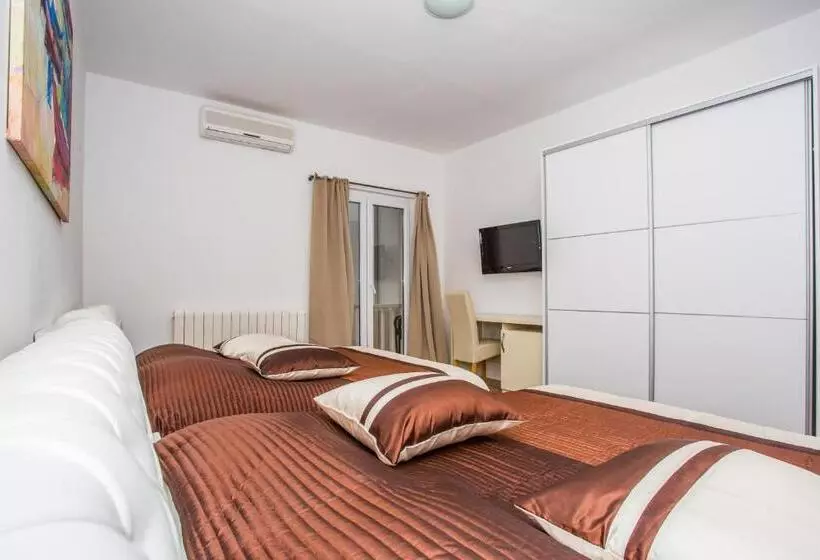 Habitació Quàdruple Deluxe, Villa Mario