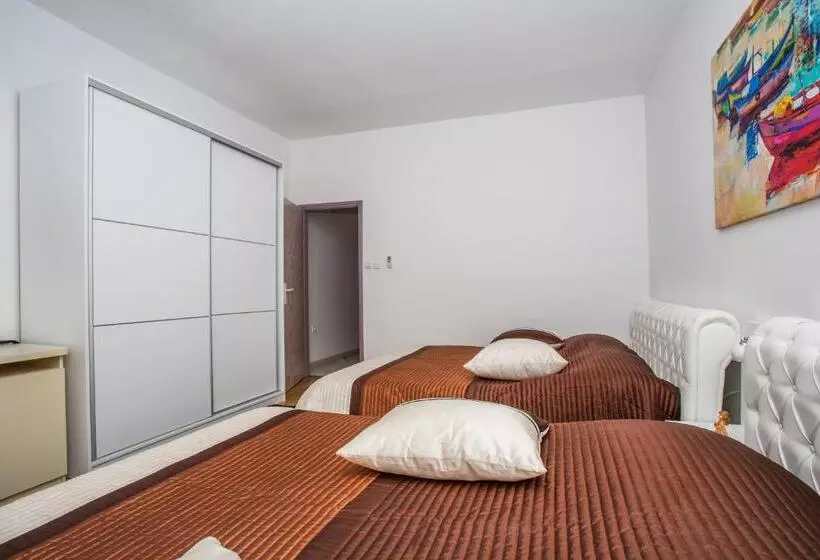 Habitació Quàdruple Deluxe, Villa Mario