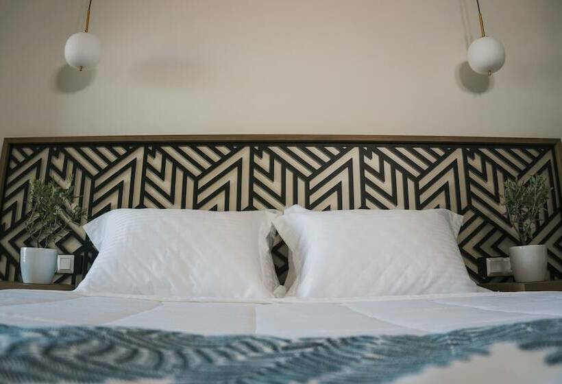 جناح جونيور, Casa Bloo Adults Only