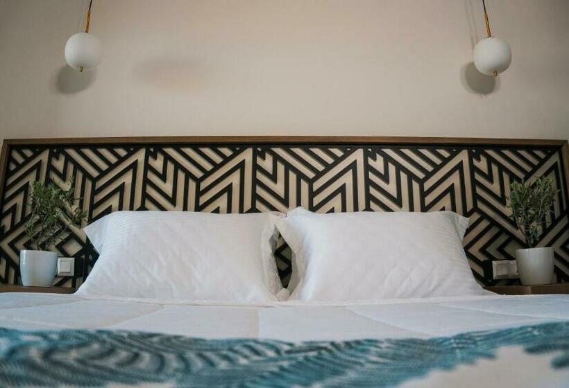 جناح جونيور, Casa Bloo Adults Only