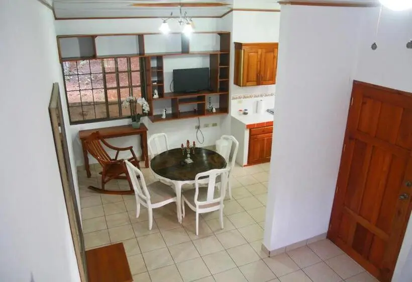 بانگلوی استاندارد 2 خوابه, Apart Hotel Acuarious De Luis