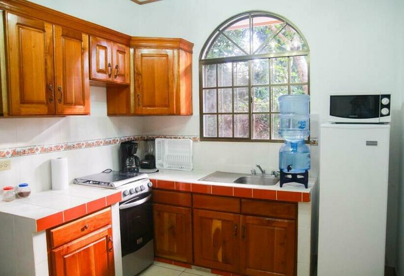 بانگلوی استاندارد, Apart Hotel Acuarious De Luis