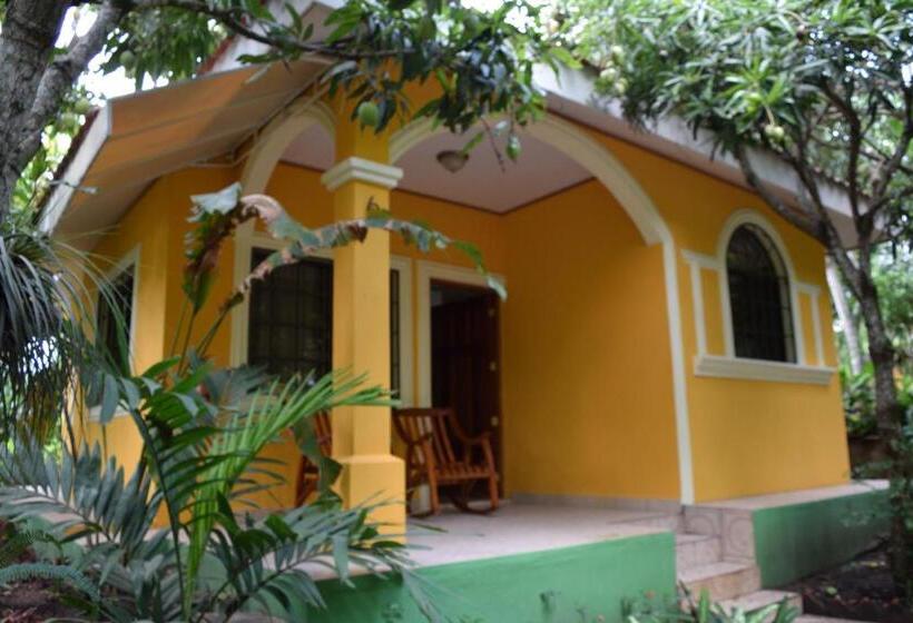 بانگلوی استاندارد, Apart Hotel Acuarious De Luis