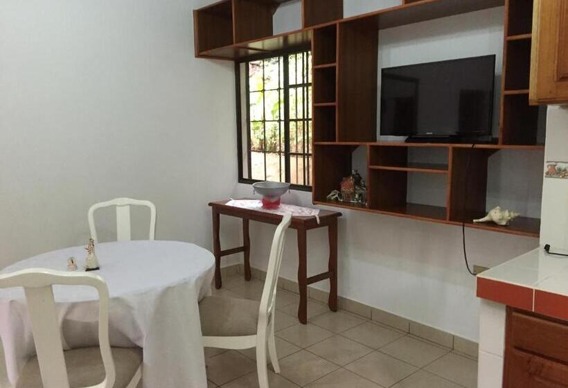 بانگلوی استاندارد, Apart Hotel Acuarious De Luis