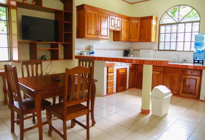 بانگلوی استاندارد 2 خوابه, Apart Hotel Acuarious De Luis