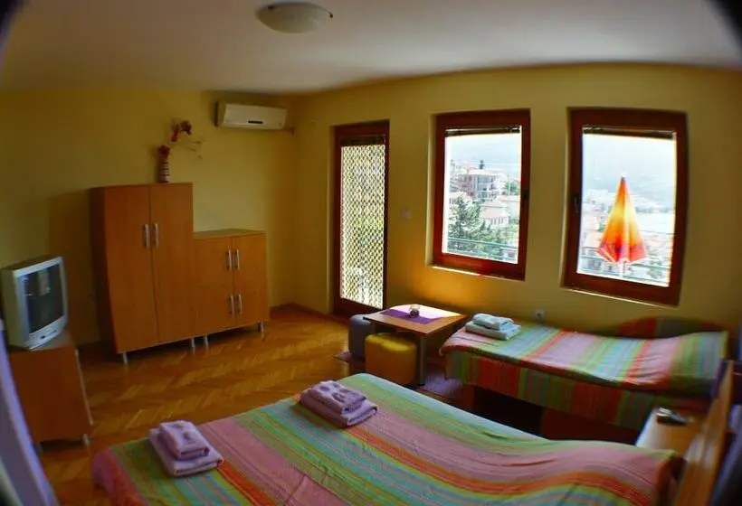 استودیوی استاندارد, Villa Ohrid