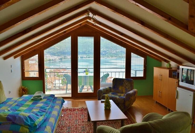 استودیوی استاندارد, Villa Ohrid