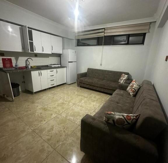 جناح عائلي, Ada Motel