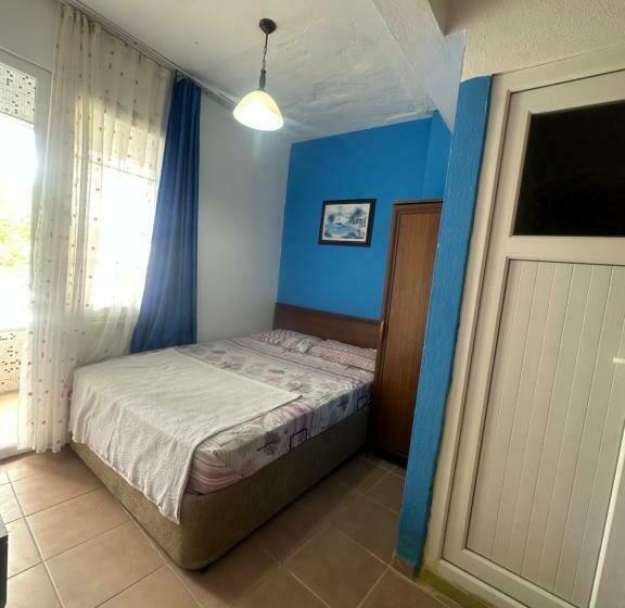 غرفة قياسية مزوَّدة بشُرفة, Ada Motel