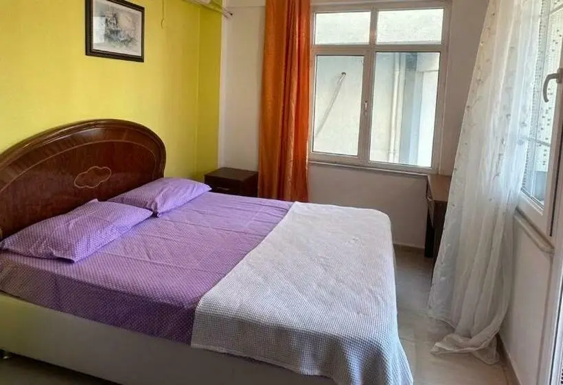 バルコニー付きスタンダードトリプルルーム, Ada Motel
