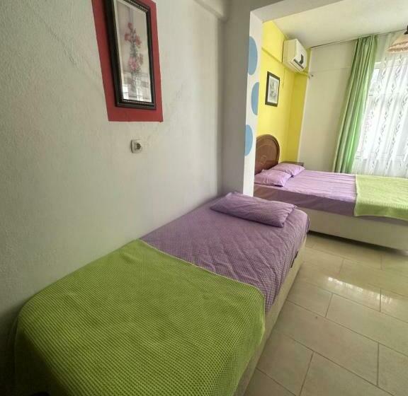 Трехместный Номер Стандарт с Балконом, Ada Motel