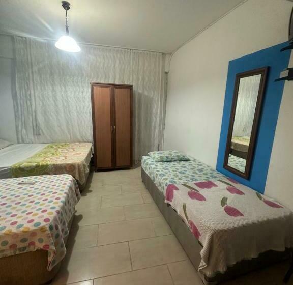 Четырехместный Номер Стандарт с Балконом, Ada Motel