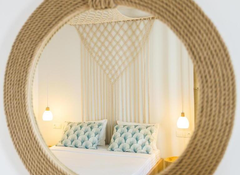 اتاق لوکس سه تخته, Drimoni Boutique