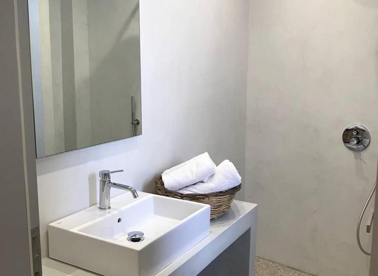 اتاق لوکس سه تخته, Drimoni Boutique