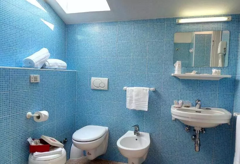 اتاق کلاسیک سه تخته, Centro Vacanze Cavallino Opera Nascimbeni