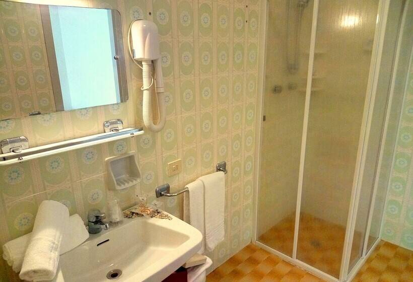 غرفة كلاسيكية ثلاثية, Centro Vacanze Cavallino Opera Nascimbeni