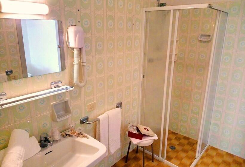 غرفة كلاسيكية ثلاثية, Centro Vacanze Cavallino Opera Nascimbeni