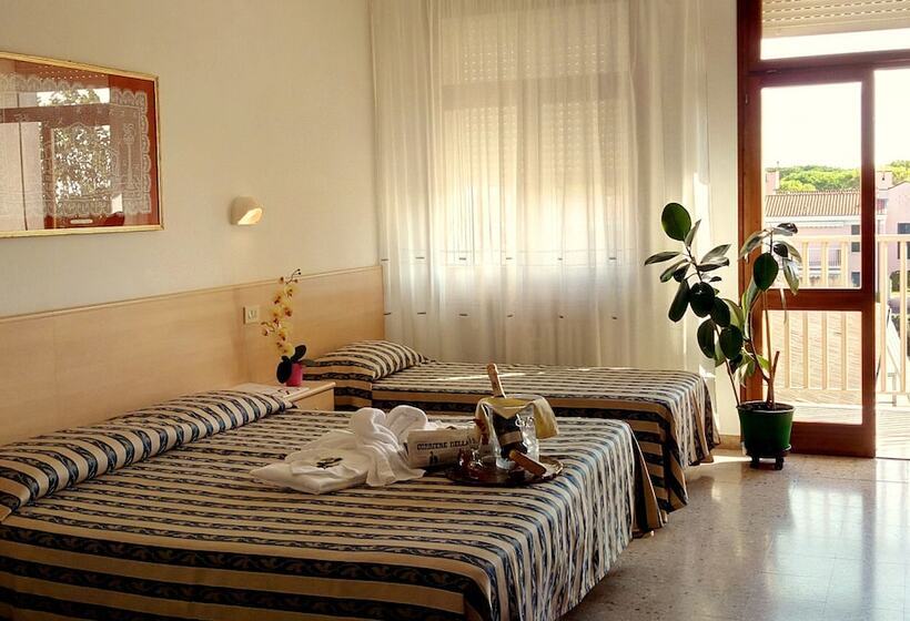 غرفة كلاسيكية ثلاثية, Centro Vacanze Cavallino Opera Nascimbeni