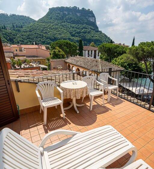 带露台的标准房间, Albergo All'ancora