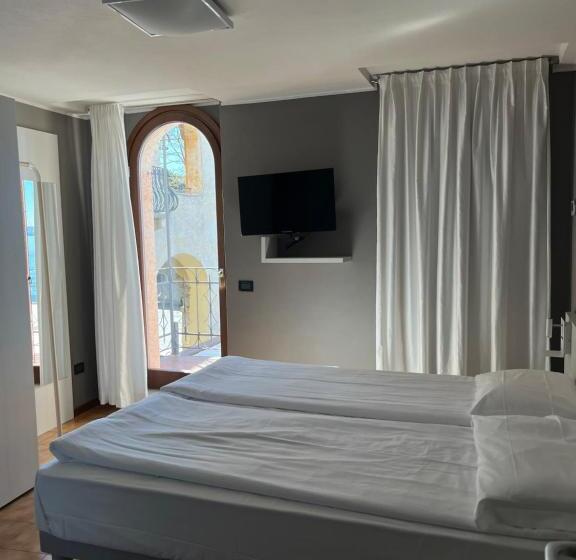 带阳台标准四人间, Albergo All'ancora