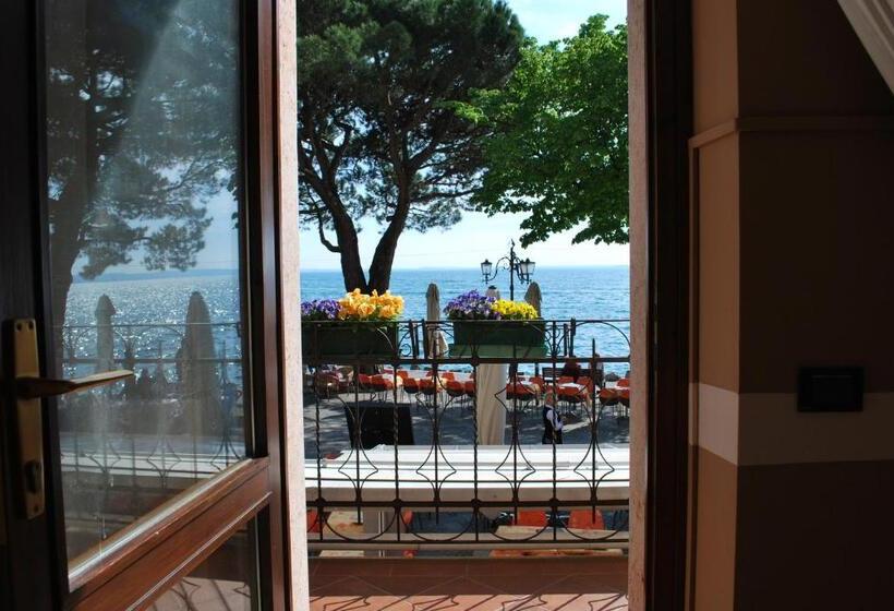 带阳台标准四人间, Albergo All'ancora