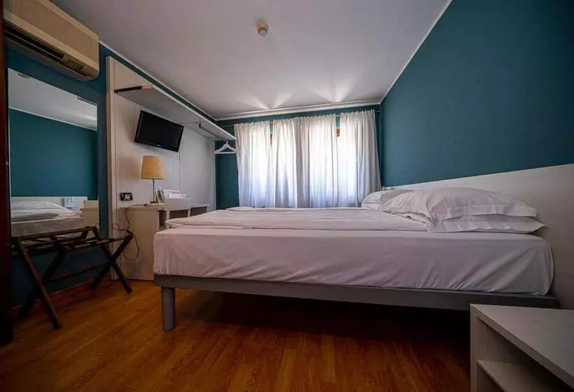 レイクビュースタンダードルーム, Albergo All'ancora