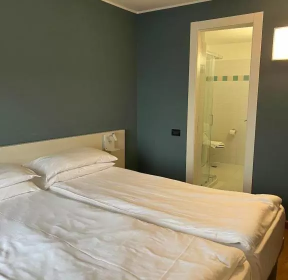 レイクビュースタンダードルーム, Albergo All'ancora
