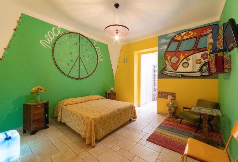 اتاق استاندارد, Art Rooms Joyful People